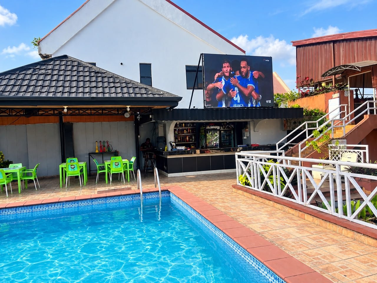 Bar and lounge