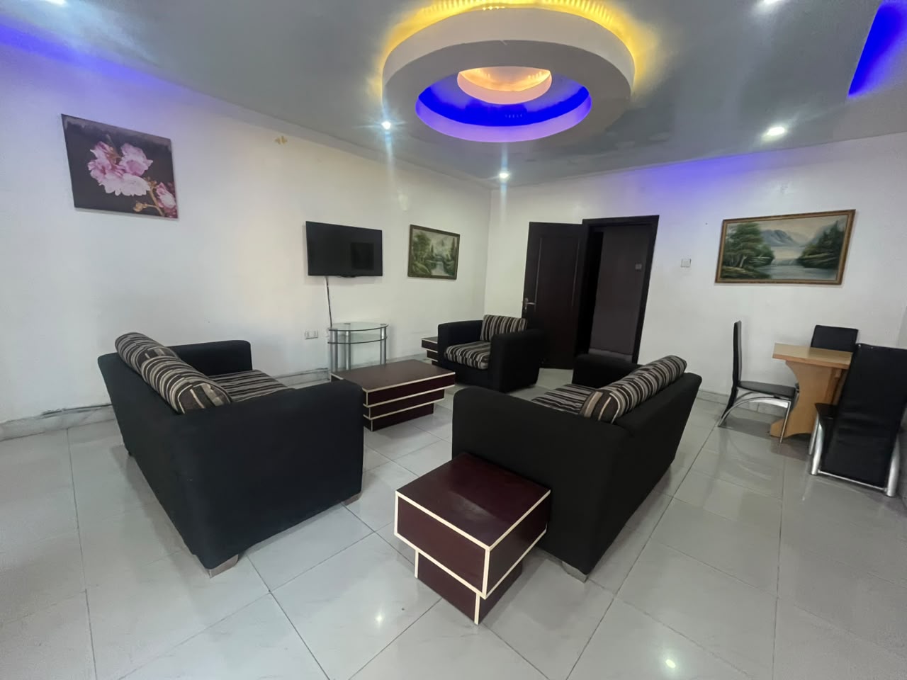 Super Luxury 4 Bedroom Apartment living room